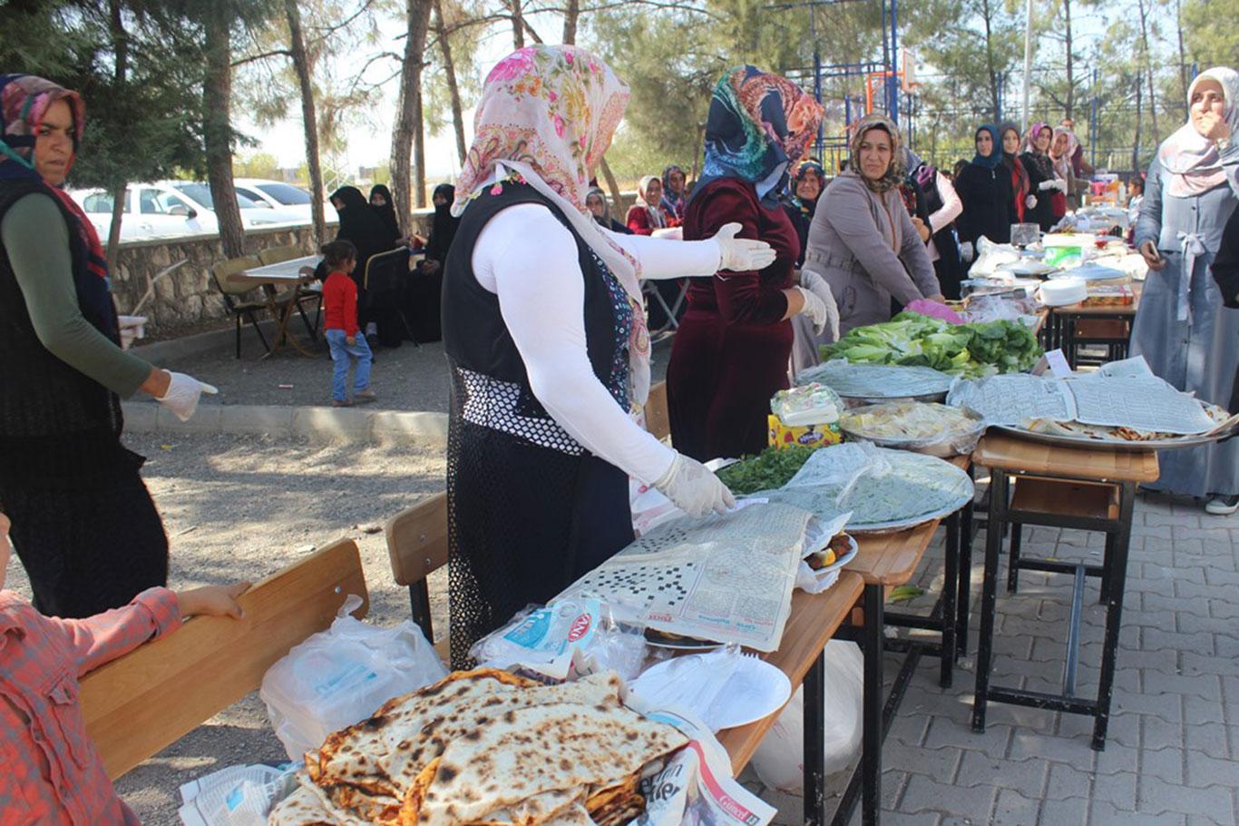 Depremzede öğrenciler yararına kermes Depremzede öğrenciler yararına kermes